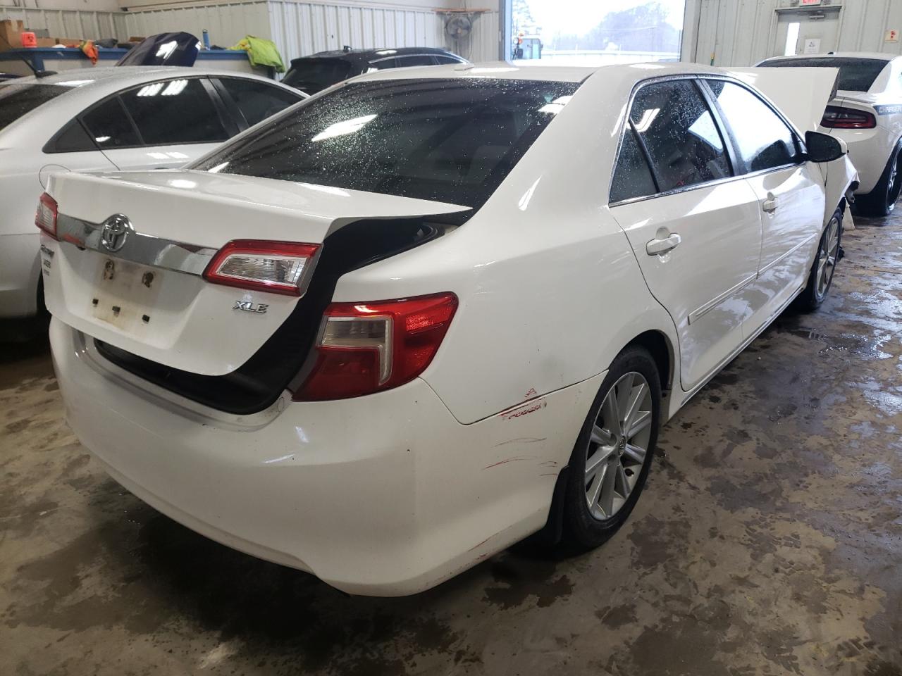 Photo 4 from auction – 2014 TOYOTA CAMRY L with VIN 4T4BF1FK4ER435031