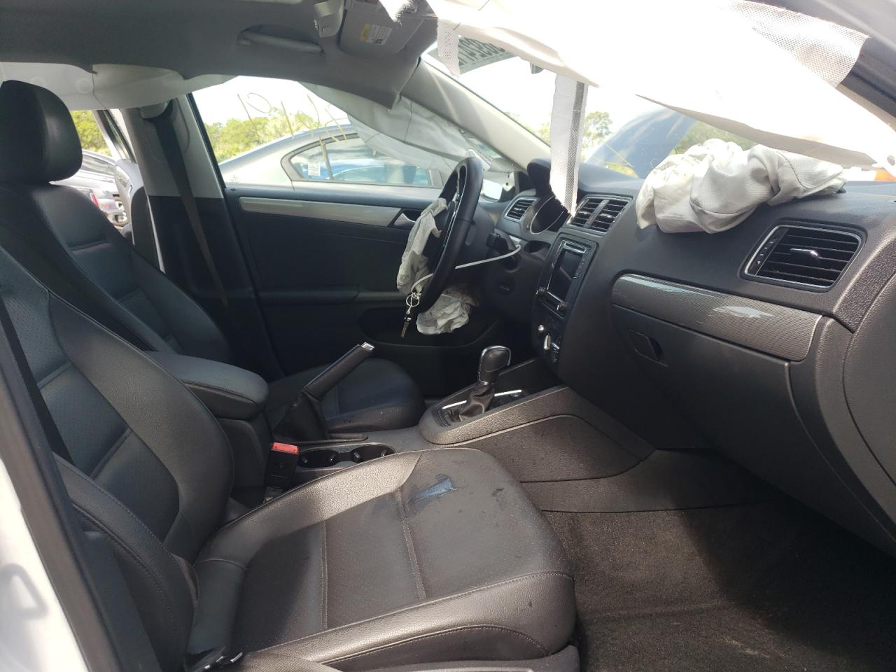 Photo 5 from auction – 2017 VOLKSWAGEN JETTA SE with VIN 3VWDB7AJ8HM286889