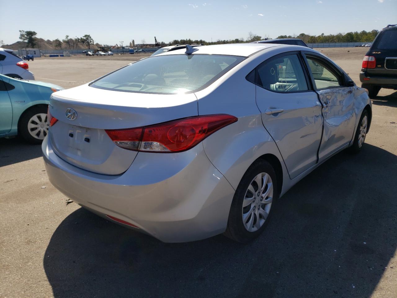 Photo 4 from auction – 2012 HYUNDAI ELANTRA GL with VIN 5NPDH4AE2CH069971