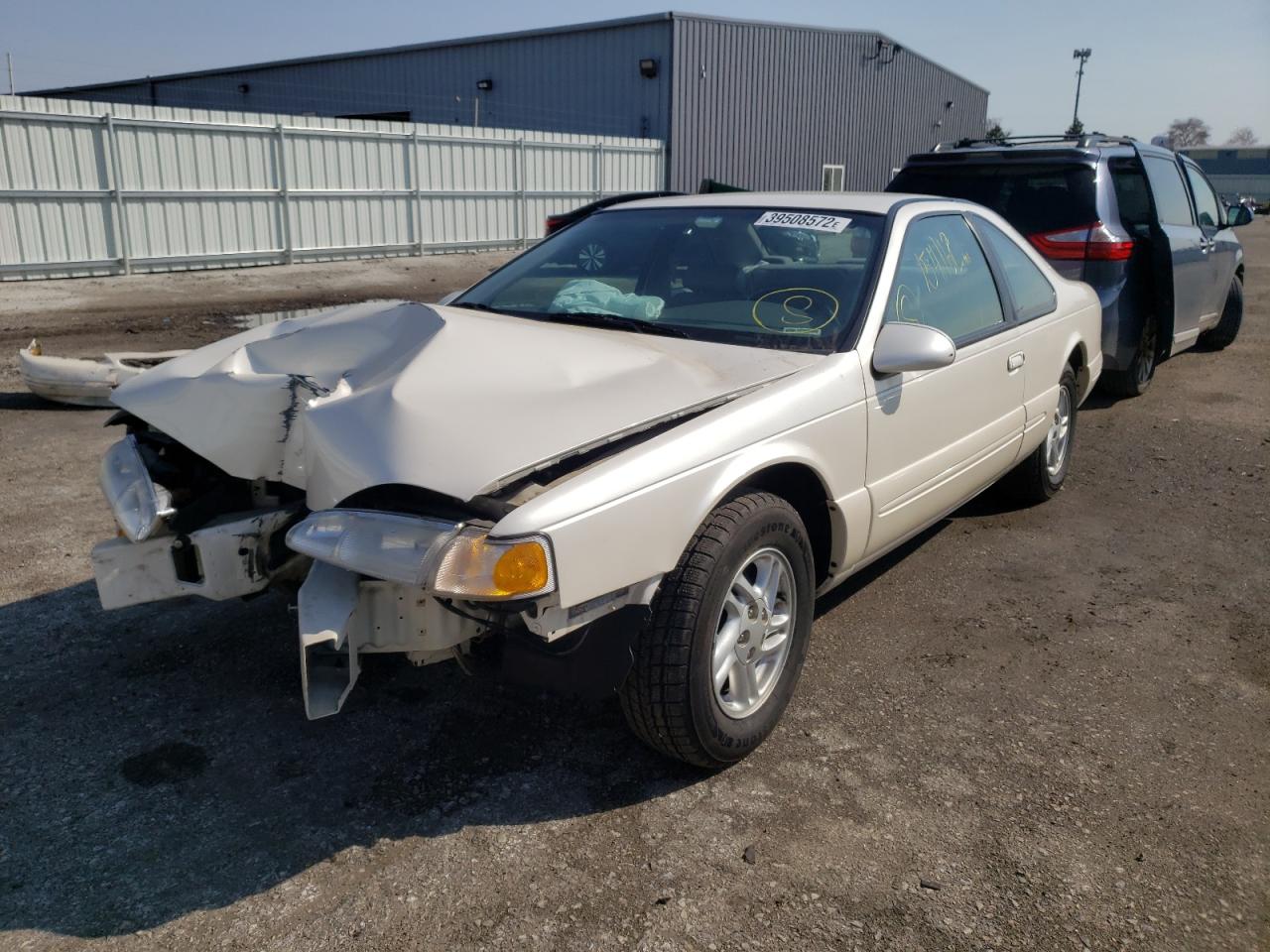 Photo 2 from auction – 1996 FORD THUNDERBIR with VIN 1FALP62W5TH157824