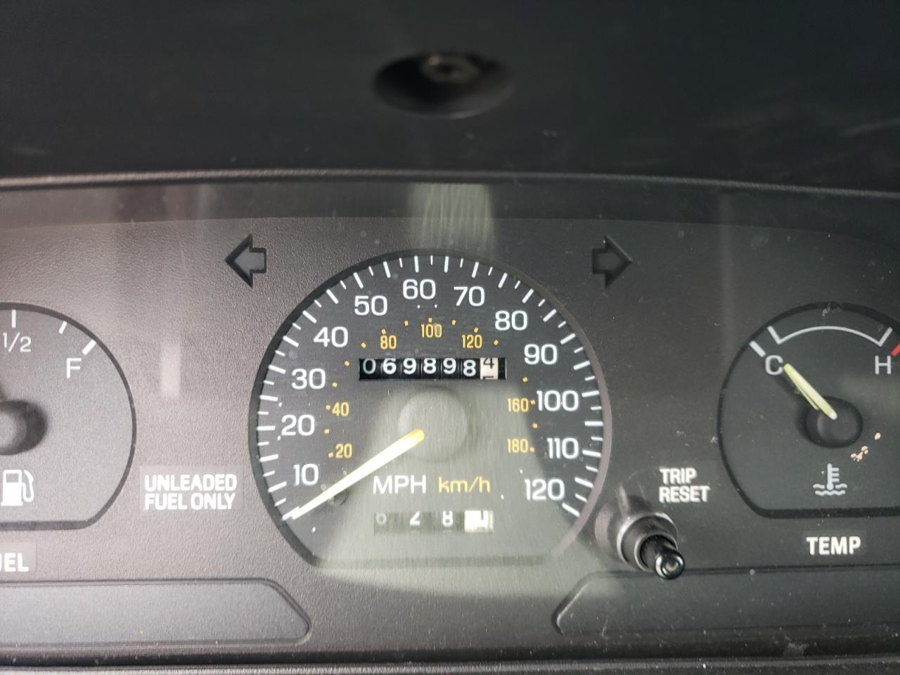 Photo 8 from auction – 1996 FORD ESCORT LX with VIN 3FASP13J6TR106686