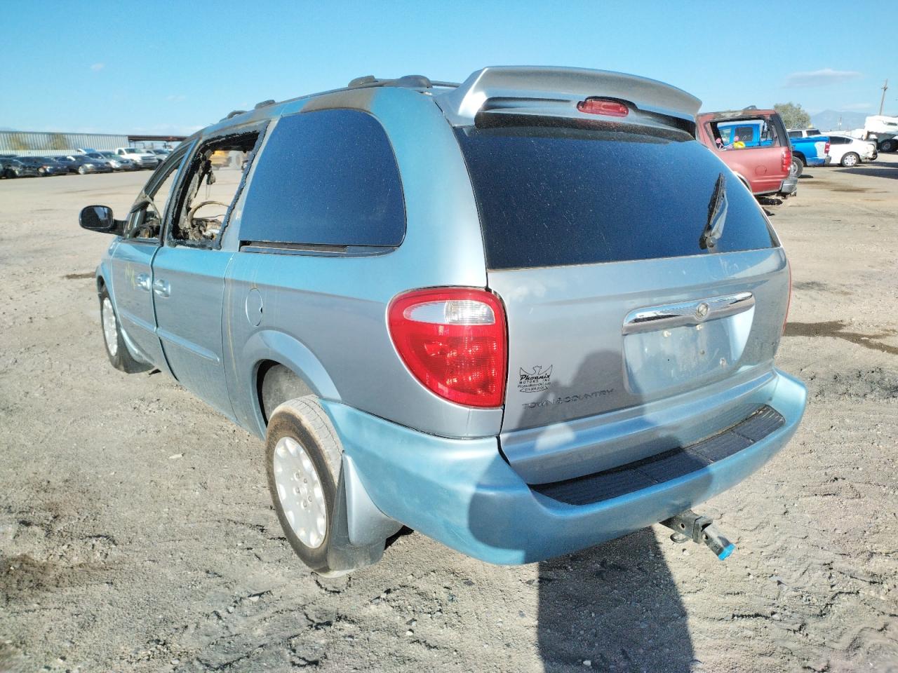 Photo 3 from auction – 2003 CHRYSLER TOWN & COU with VIN 2C8GP44333R137562