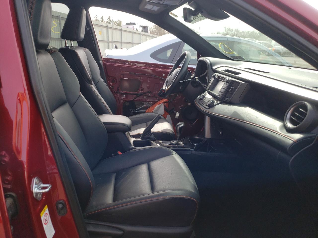 Photo 5 from auction – 2018 TOYOTA RAV4 SE with VIN 2T3JFREV1JW745056
