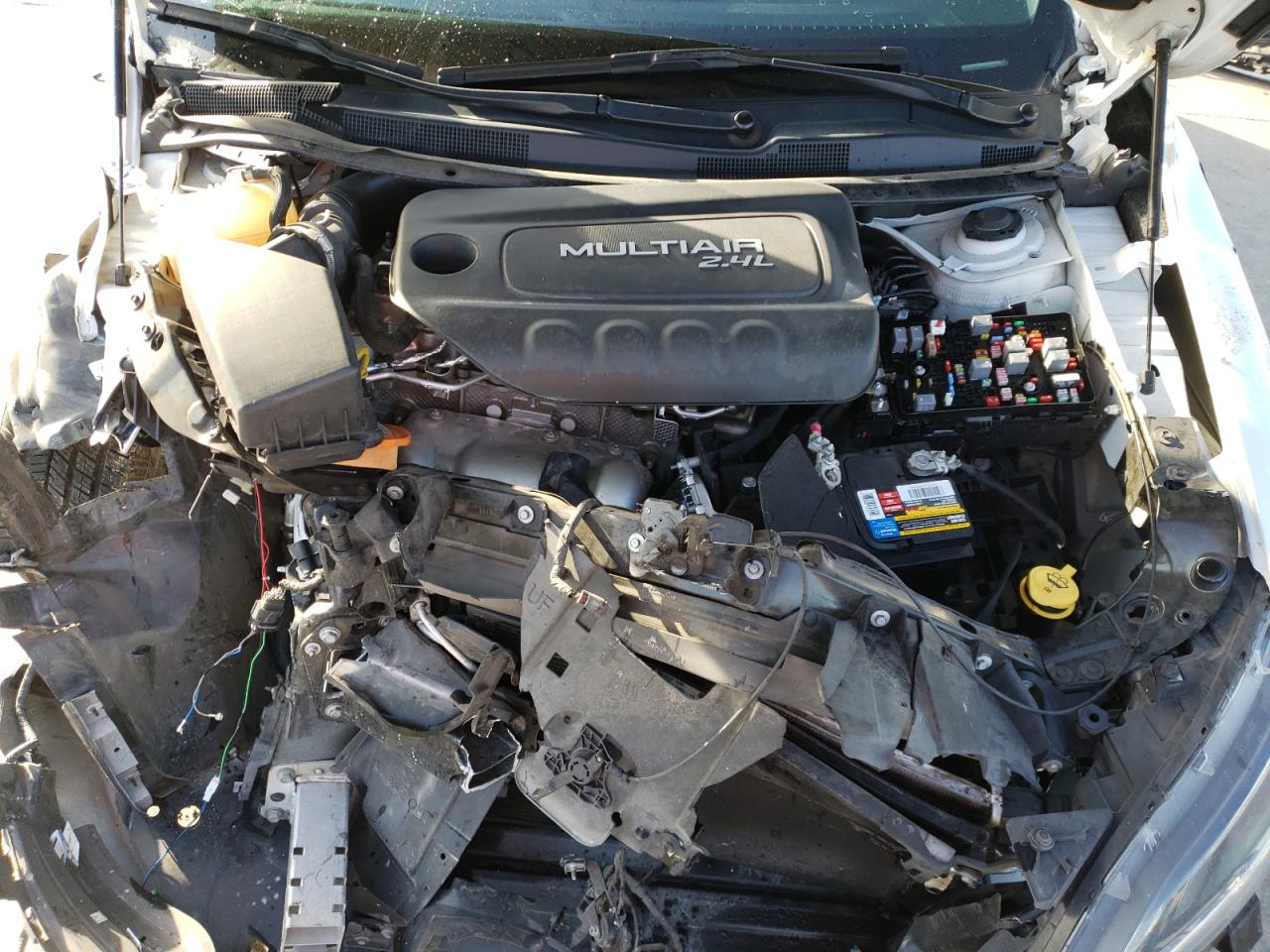 Photo 7 from auction – 2015 CHRYSLER 200 LIMITE with VIN 1C3CCCAB8FN557504