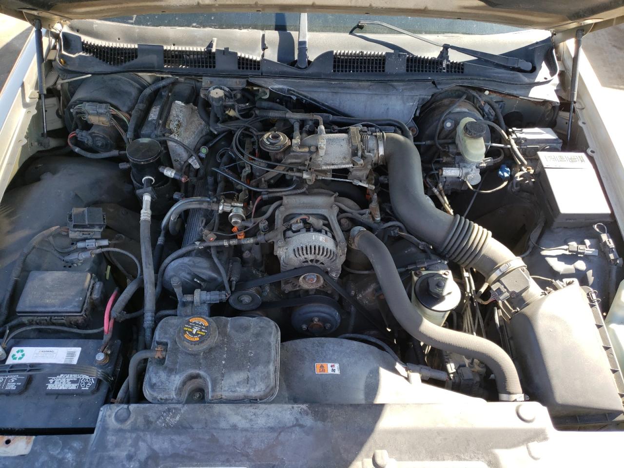 Photo 7 from auction – 2000 MERCURY GRAND MARQ with VIN 2MEFM75W7YX735106