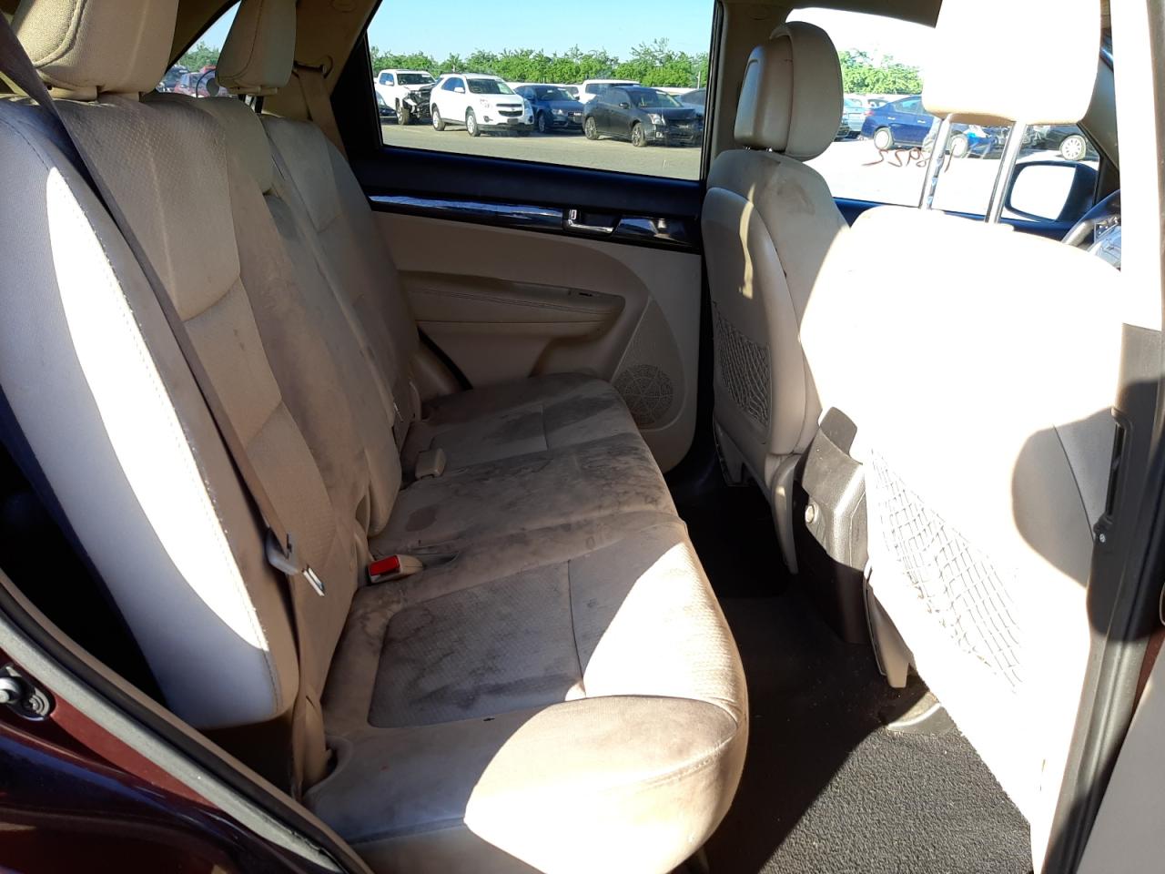 Photo 6 from auction – 2013 KIA SORENTO LX with VIN 5XYKTDA28DG311909