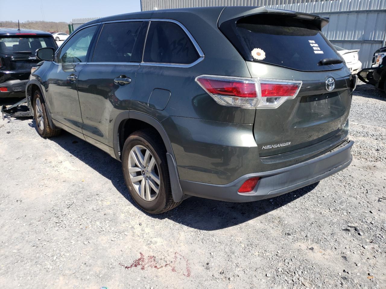 Photo 3 from auction – 2015 TOYOTA HIGHLANDER with VIN 5TDBKRFH6FS097358