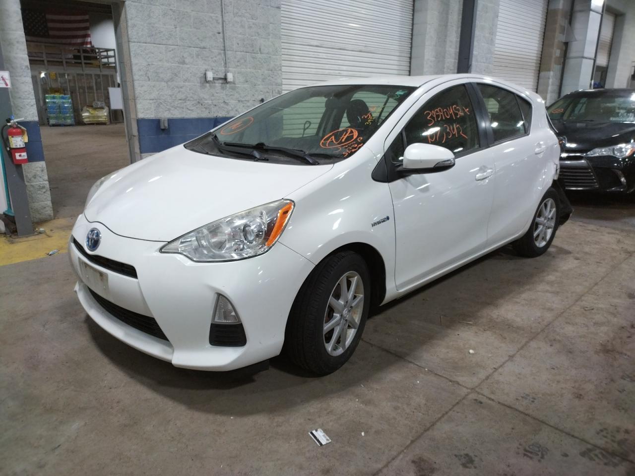 Photo 2 from auction – 2012 TOYOTA PRIUS C with VIN JTDKDTB38C1514084