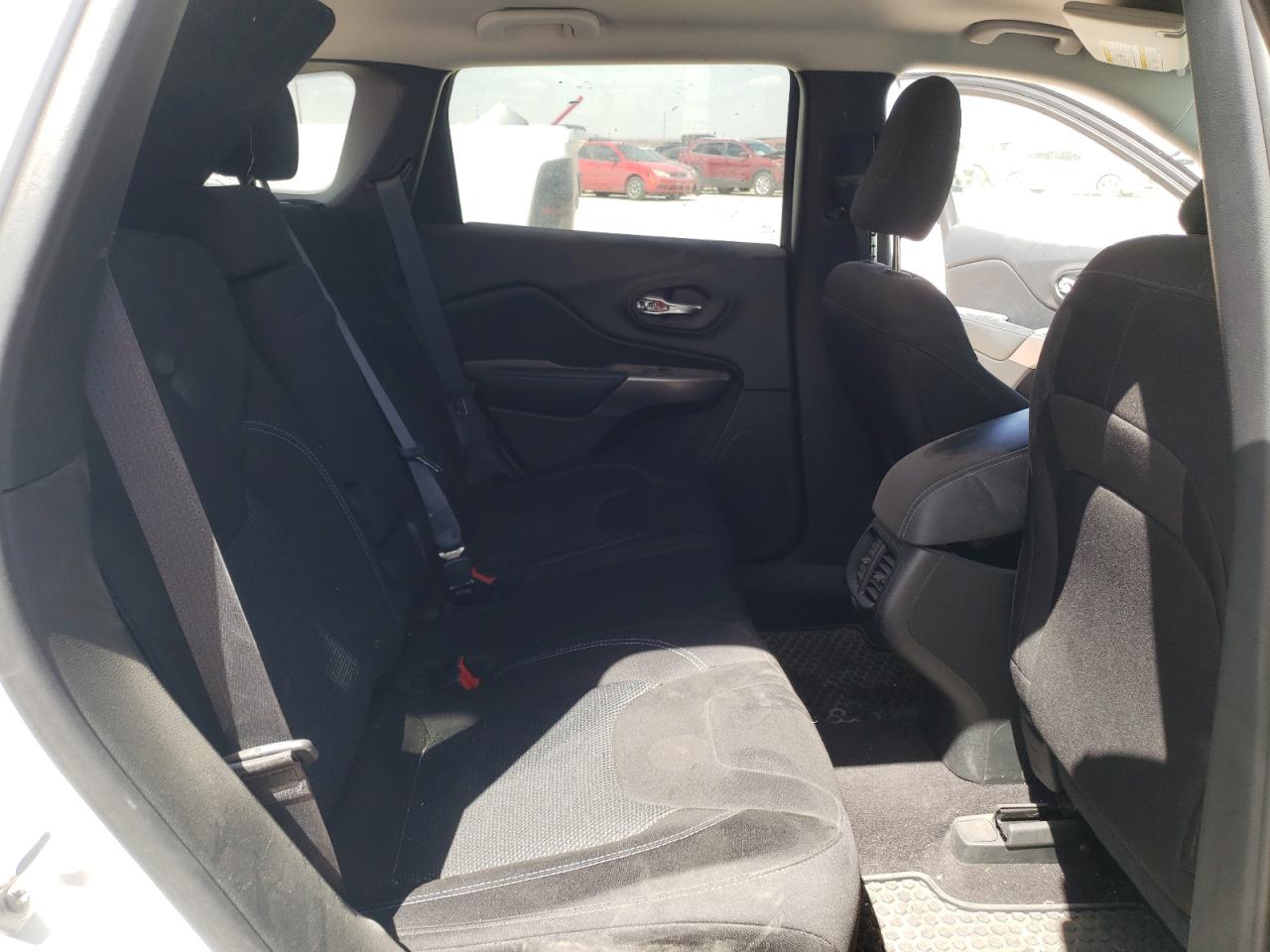 Photo 6 from auction – 2019 JEEP CHEROKEE L with VIN 1C4PJLCB2KD242035