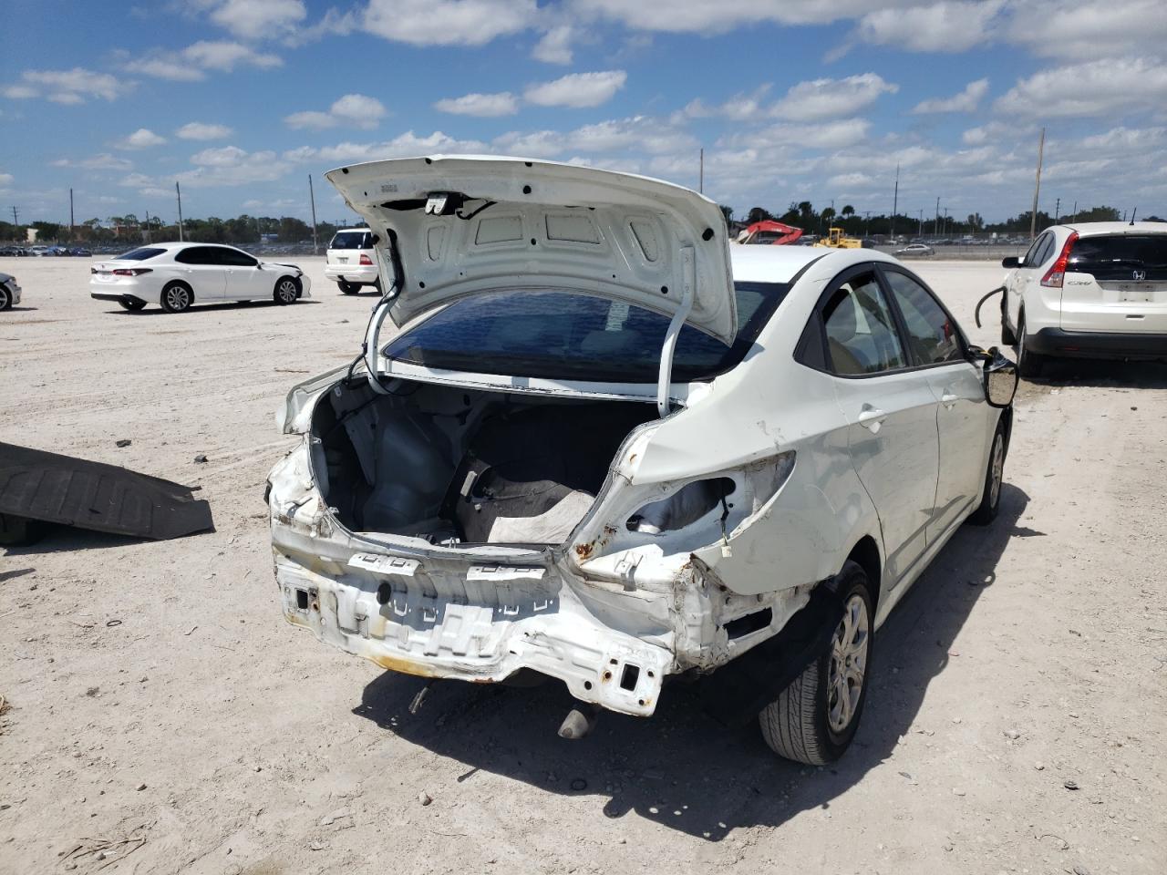 Photo 4 from auction – 2014 HYUNDAI ACCENT GLS with VIN KMHCT4AE1EU641756