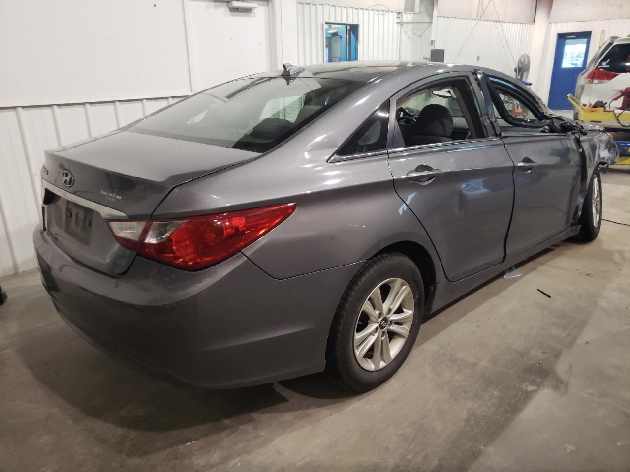 Photo 4 from auction – 2013 HYUNDAI SONATA GLS with VIN 5NPEB4AC6DH790199