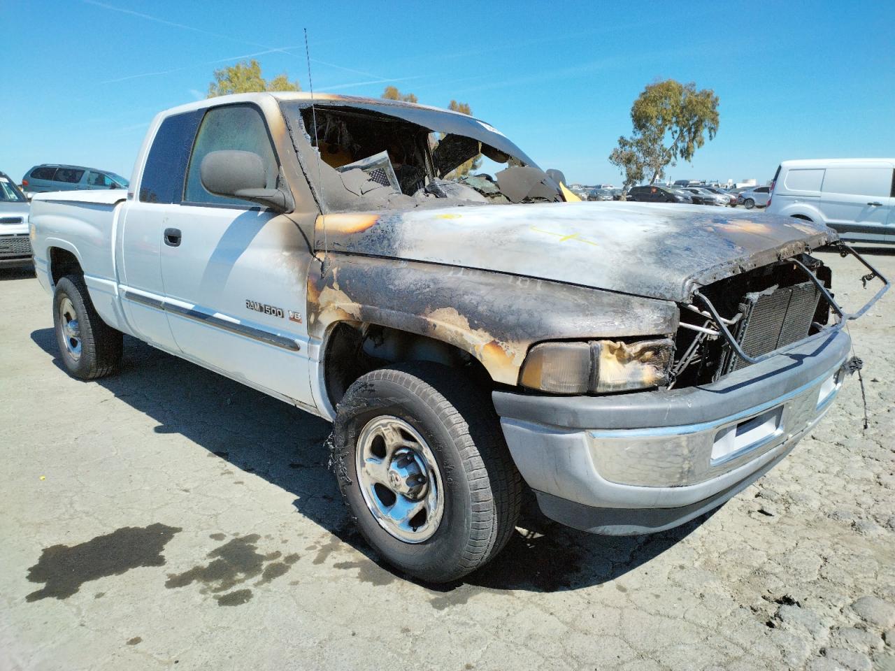 DODGE RAM 1500 2000 with VIN 3B7HC13Z7YG146316 - Photo from auction