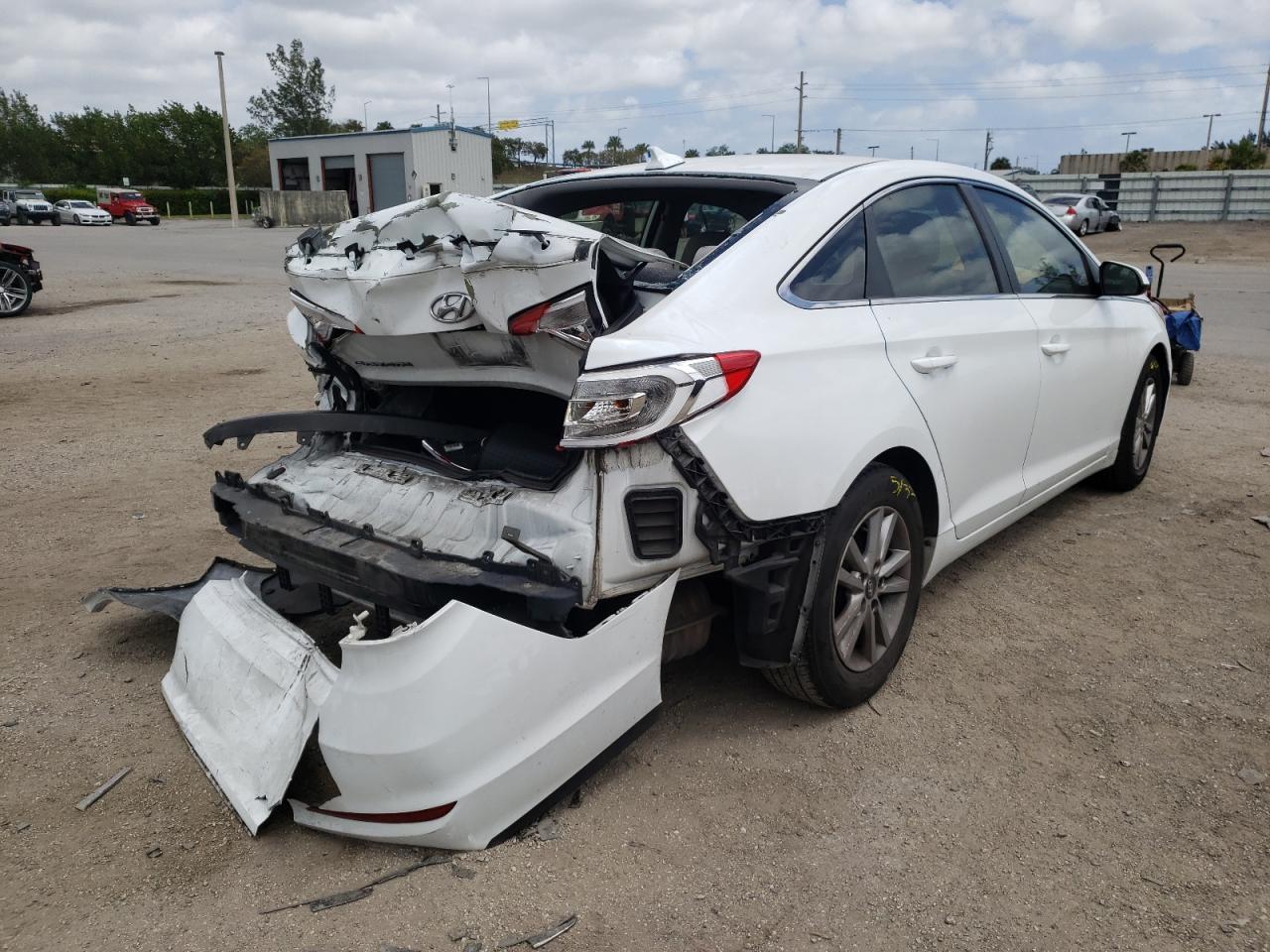 Photo 4 from auction – 2016 HYUNDAI SONATA SE with VIN 5NPE24AF5GH343703
