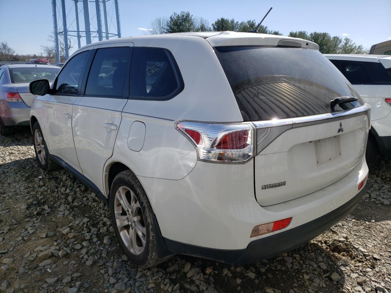 Photo 3 from auction – 2014 MITSUBISHI OUTLANDER with VIN JA4AZ3A33EZ003105