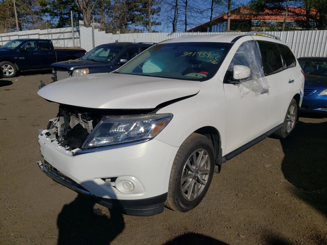 Photo 2 from auction – 2014 NISSAN PATHFINDER with VIN 5N1AR2MM3EC665544