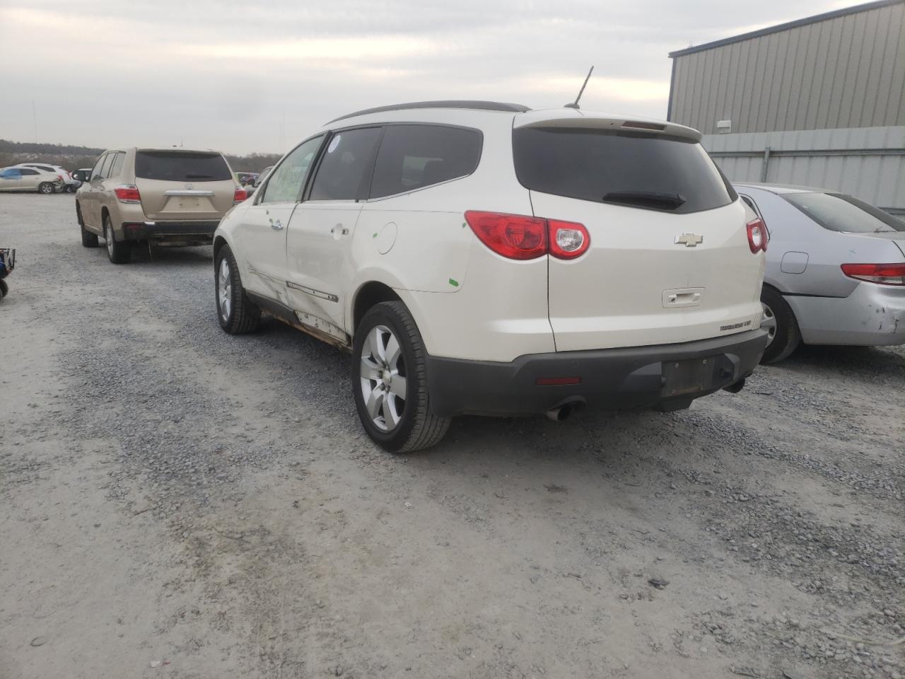 Фото 3 с аукциона – 2011 CHEVROLET TRAVERSE L с VIN 1GNKRLED2BJ127915