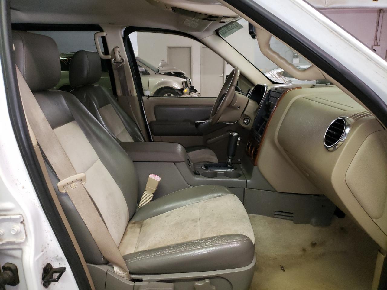 Photo 5 from auction – 2007 FORD EXPLORER with VIN 1FMEU74E77UA52846