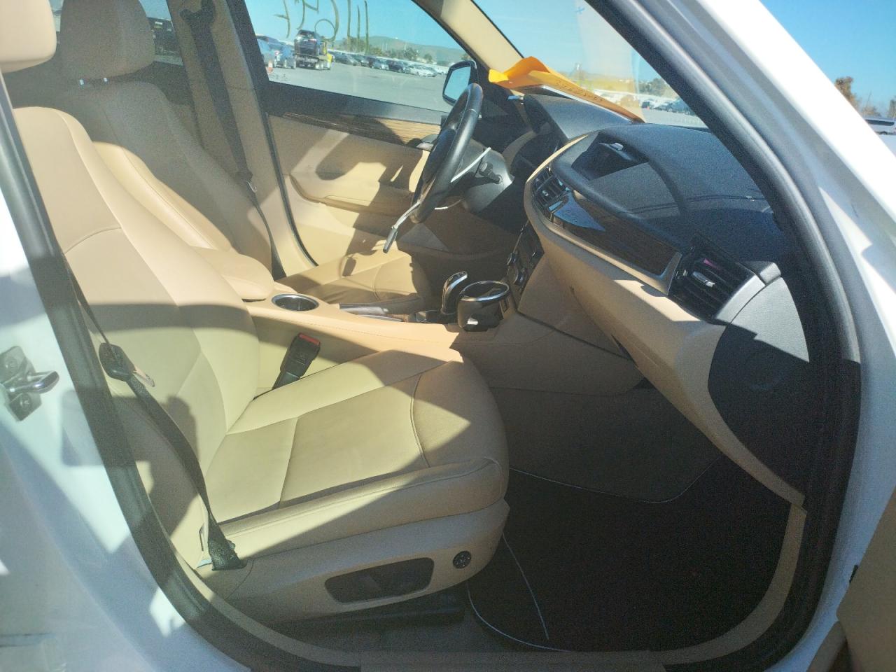Photo 5 from auction – 2015 BMW X1 SDRIVE2 with VIN WBAVM1C51FV498287