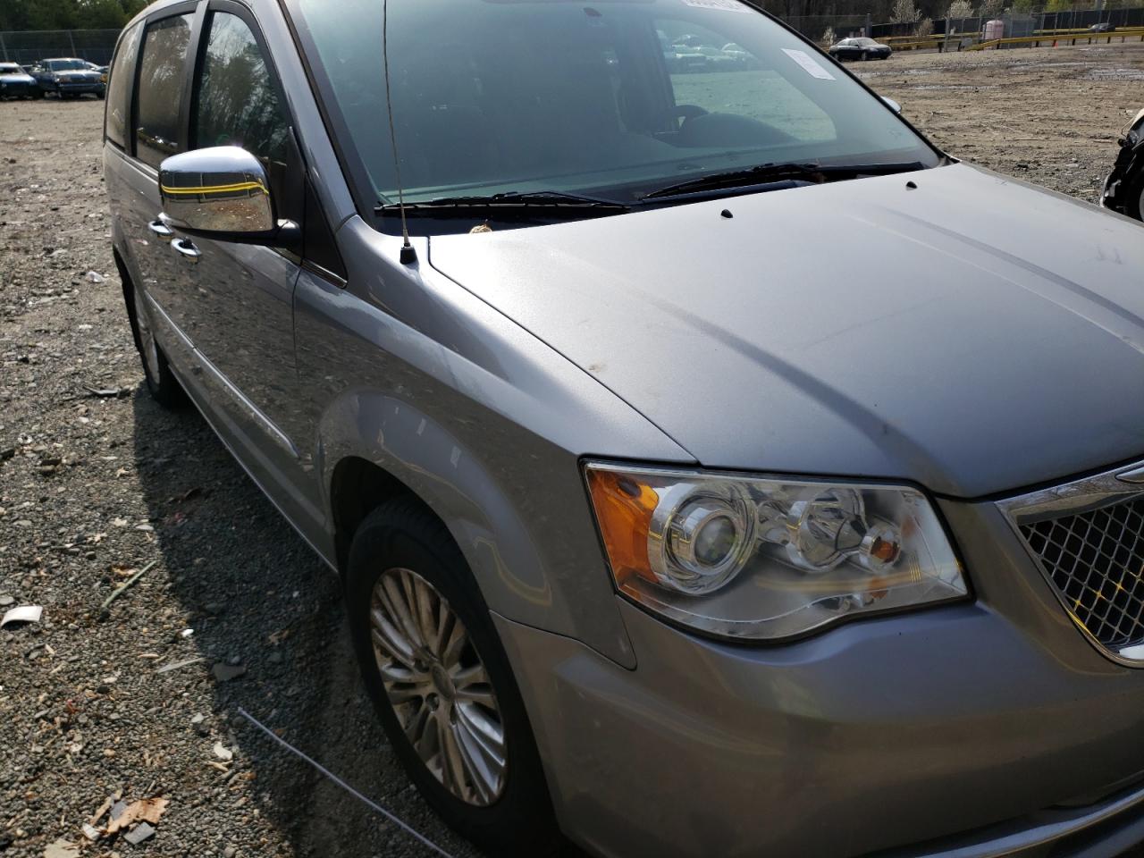 Photo 9 from auction – 2015 CHRYSLER TOWN & COU with VIN 2C4RC1GG4FR529117