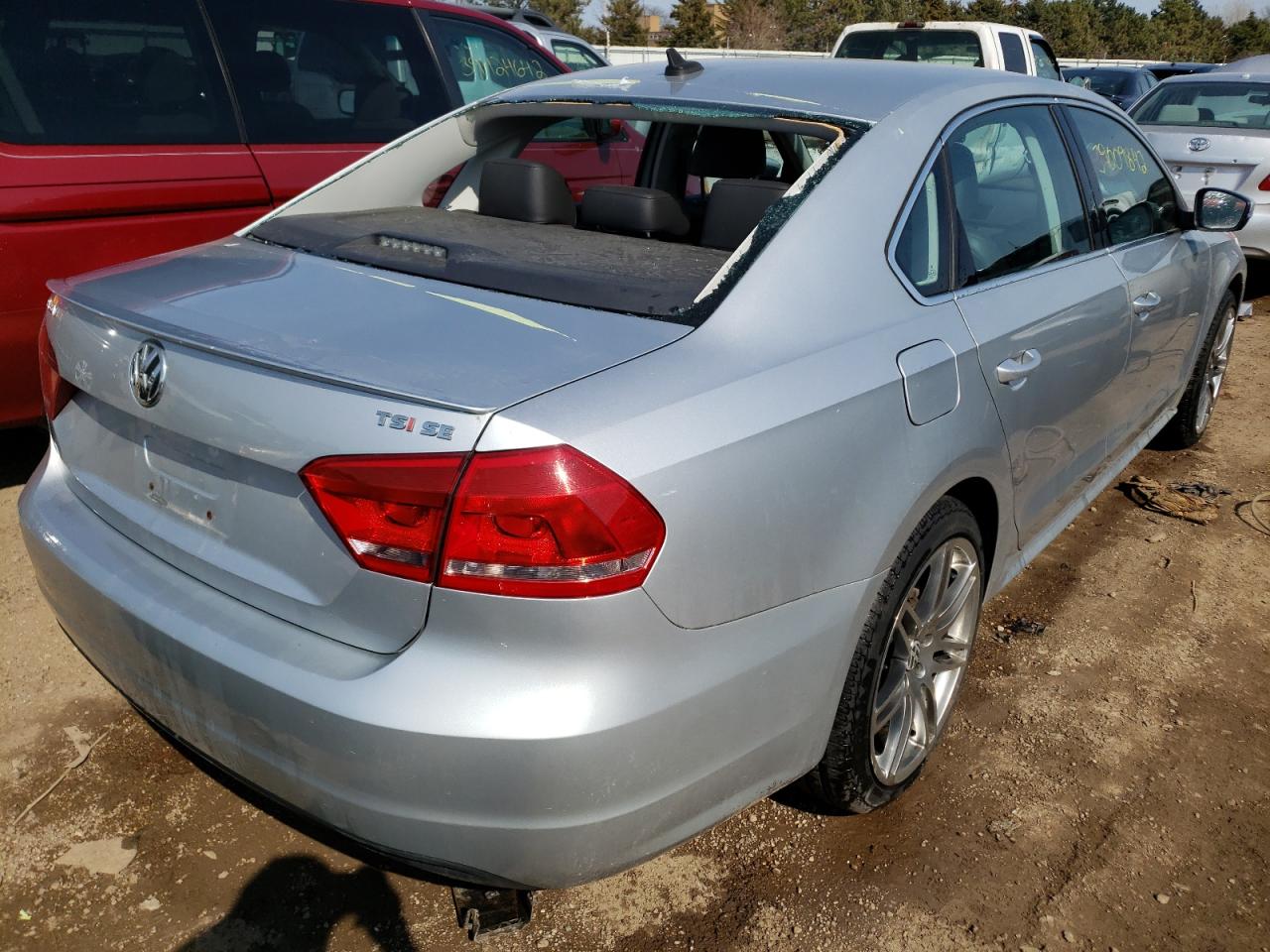 Photo 4 from auction – 2014 VOLKSWAGEN PASSAT SE with VIN 1VWBS7A34EC052383