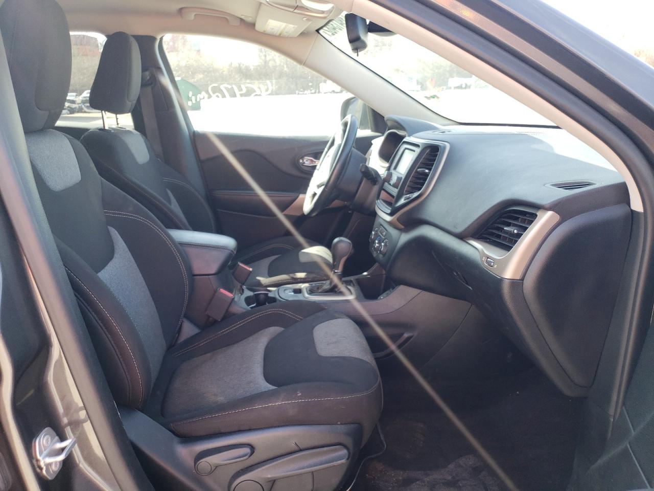 Photo 5 from auction – 2018 JEEP CHEROKEE L with VIN 1C4PJLCX4JD527930