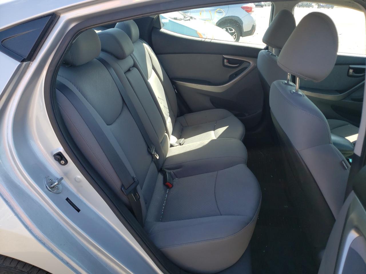 Photo 6 from auction – 2012 HYUNDAI ELANTRA GL with VIN 5NPDH4AE2CH069971