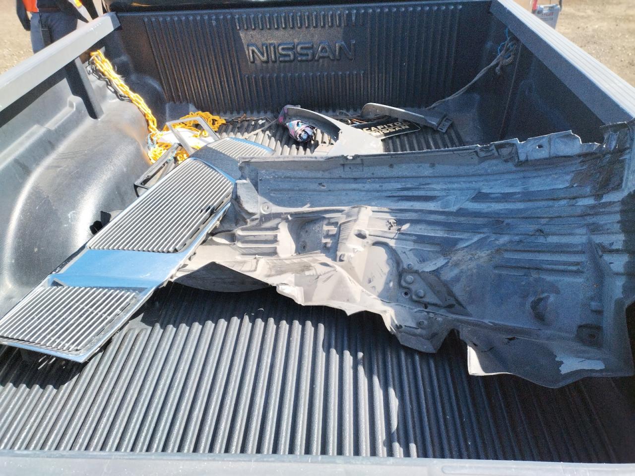 Photo 6 from auction – 2005 NISSAN FRONTIER K with VIN 1N6AD06U25C425483