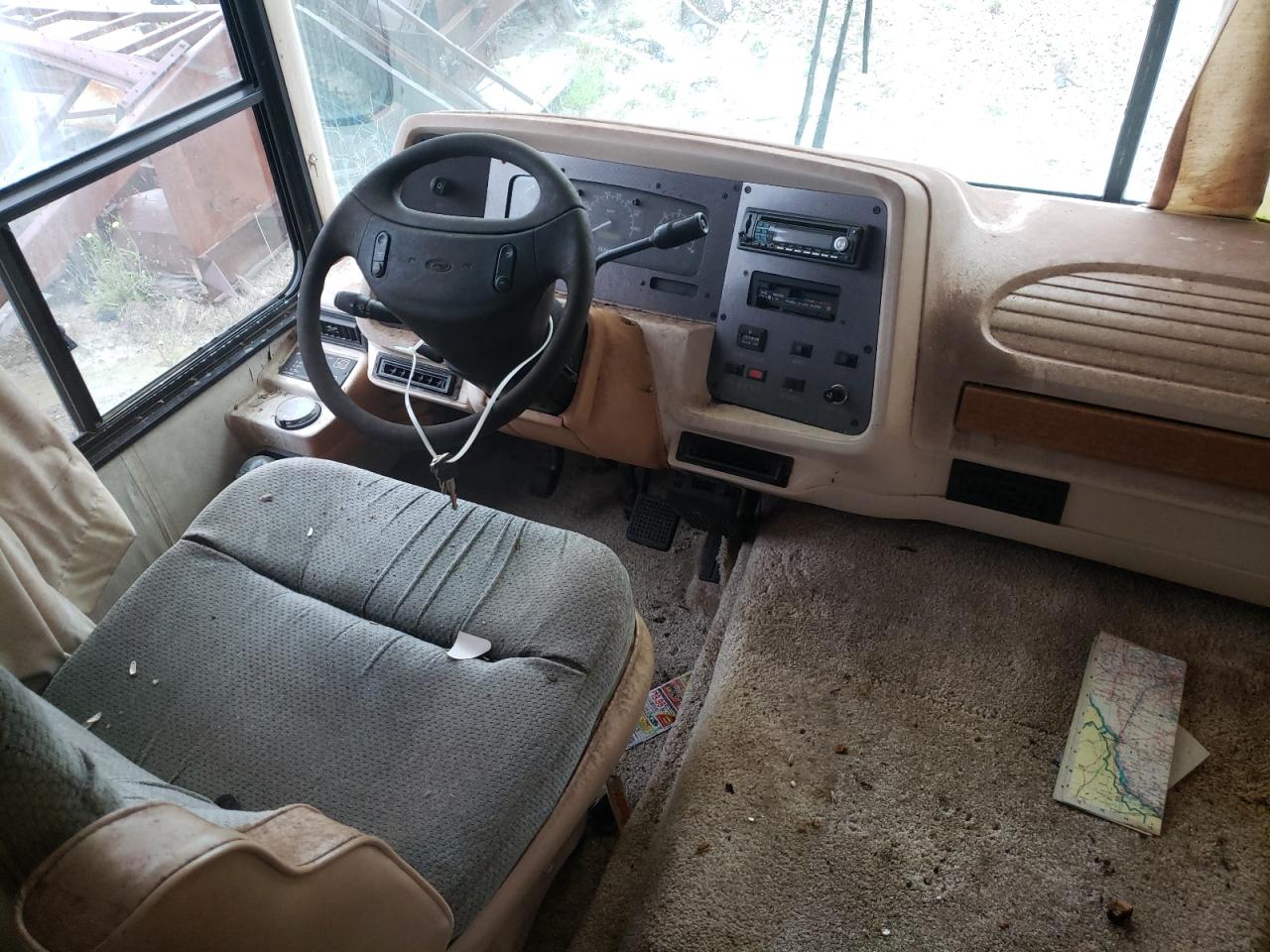 Photo 5 from auction – 1996 DOLP MOTORHOME with VIN 3FCMF53G8TJA01020