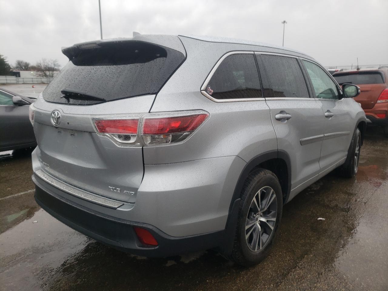 Photo 4 from auction – 2016 TOYOTA HIGHLANDER with VIN 5TDJKRFH9GS230109