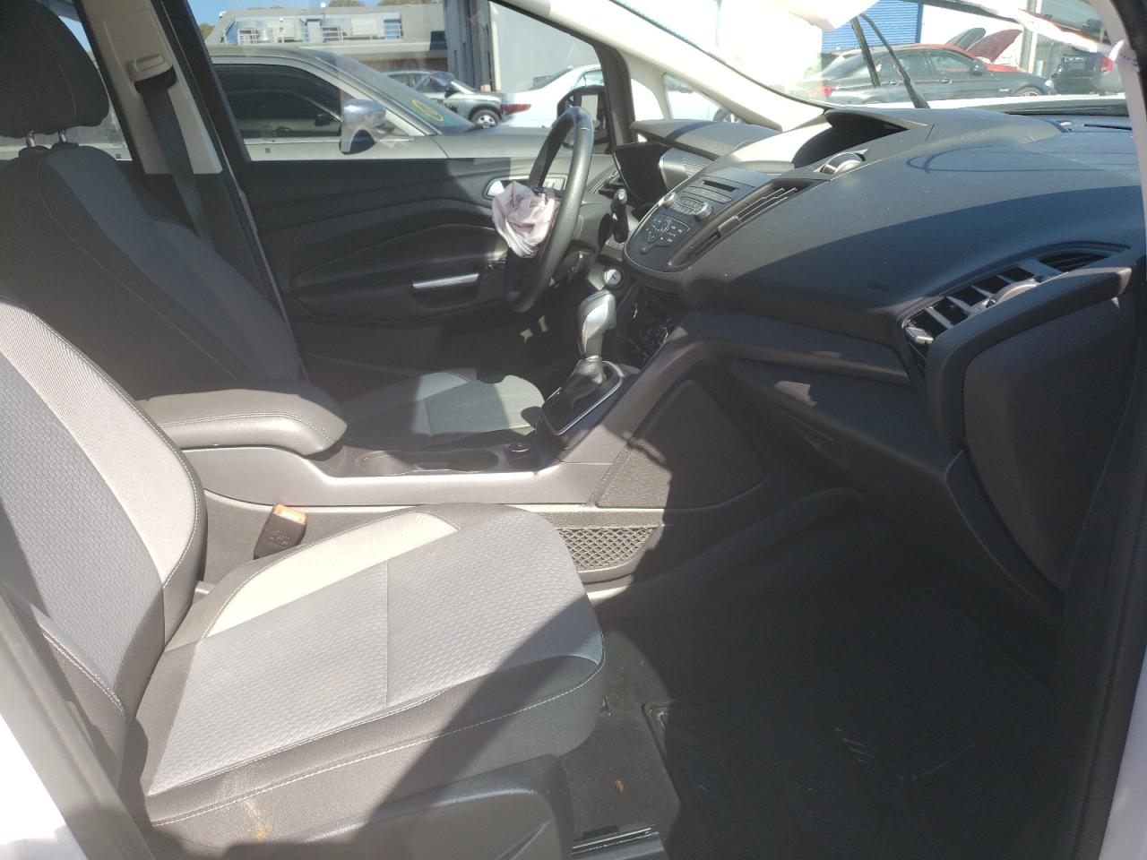 Photo 5 from auction – 2017 FORD C-MAX SE with VIN 1FADP5AU5HL112742