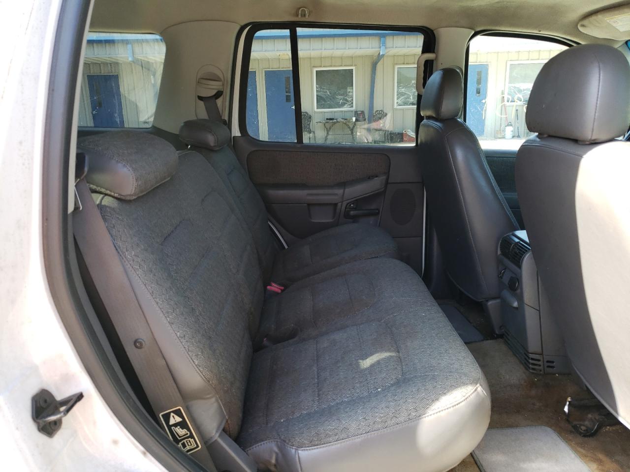 Photo 6 from auction – 2002 FORD EXPLORER X with VIN 1FMZU72E42UC86648
