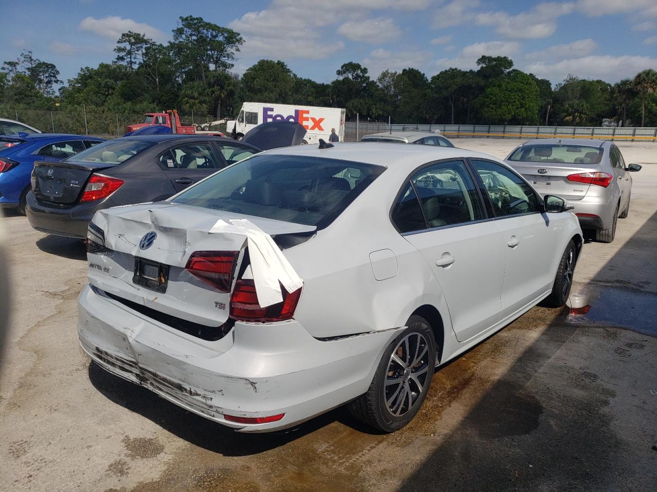 Photo 4 from auction – 2017 VOLKSWAGEN JETTA SE with VIN 3VWDB7AJ8HM286889
