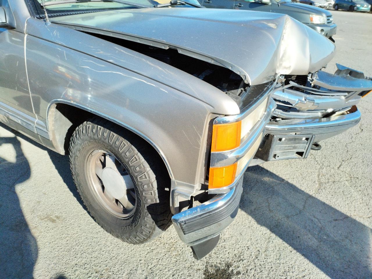 Photo 9 from auction – 1998 CHEVROLET GMT-400 C1 with VIN 1GCEC19M7WR157778