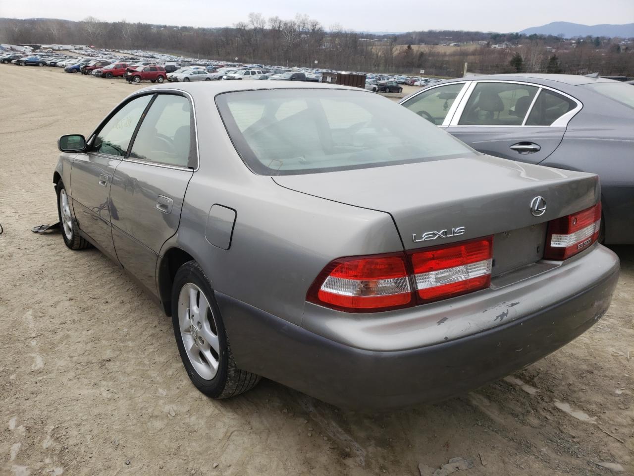Photo 3 from auction – 2001 LEXUS ES 300 with VIN JT8BF28GX10331334