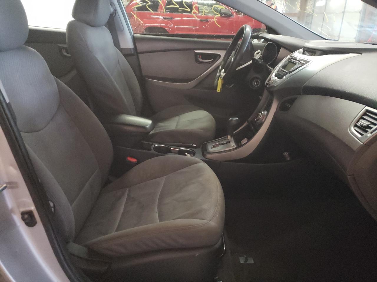 Photo 5 from auction – 2012 HYUNDAI ELANTRA GL with VIN 5NPDH4AE8CH112175