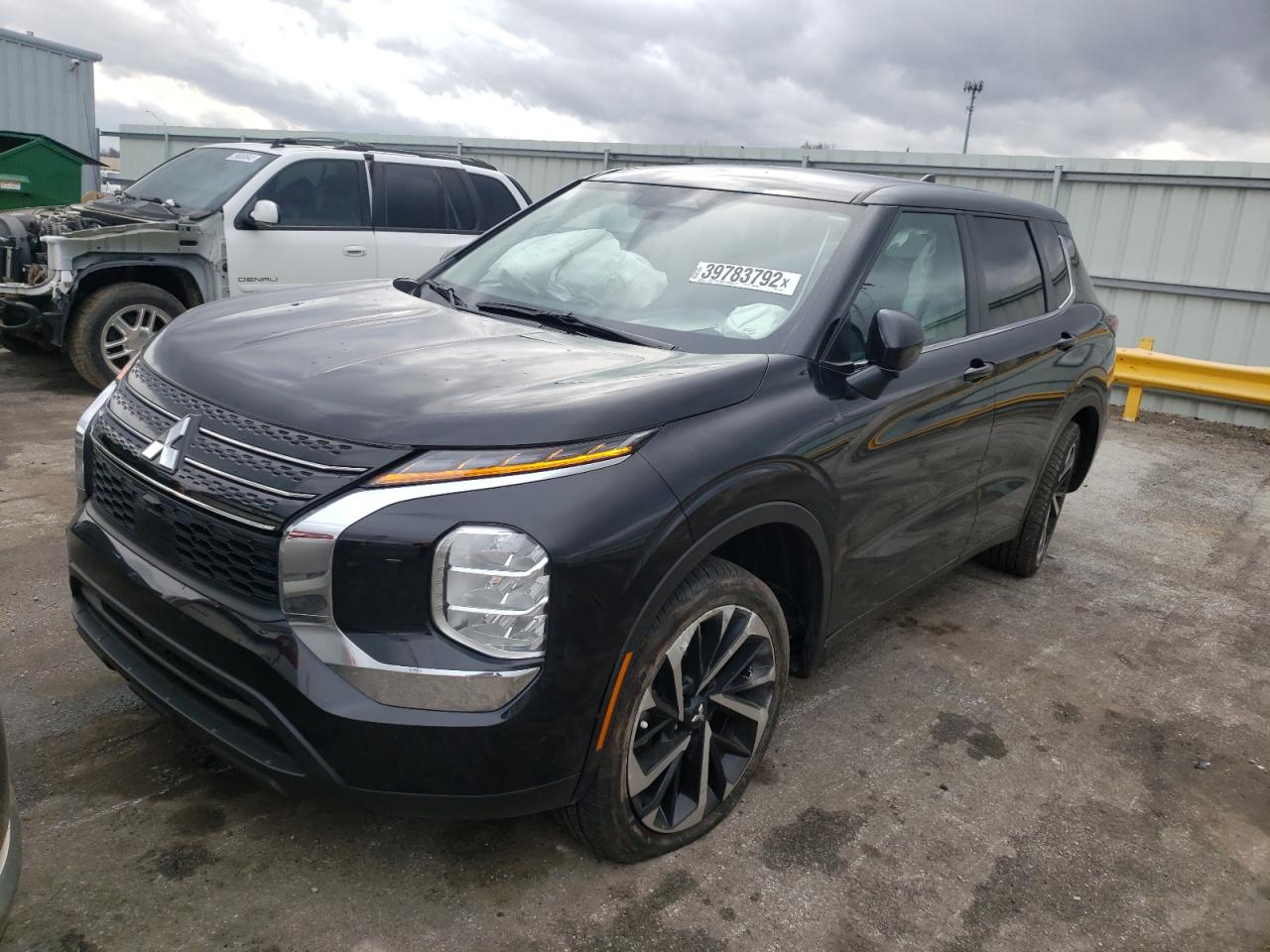 Photo 2 from auction – 2022 MITSUBISHI OUTLANDER with VIN JA4J4TA83NZ018780