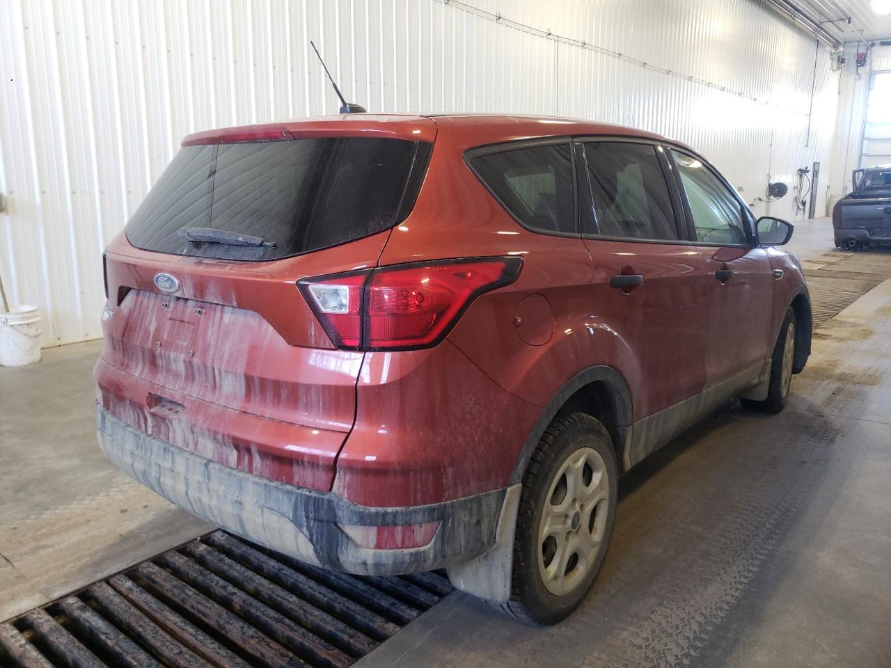 Photo 4 from auction – 2019 FORD ESCAPE S with VIN 1FMCU0F74KUB17142
