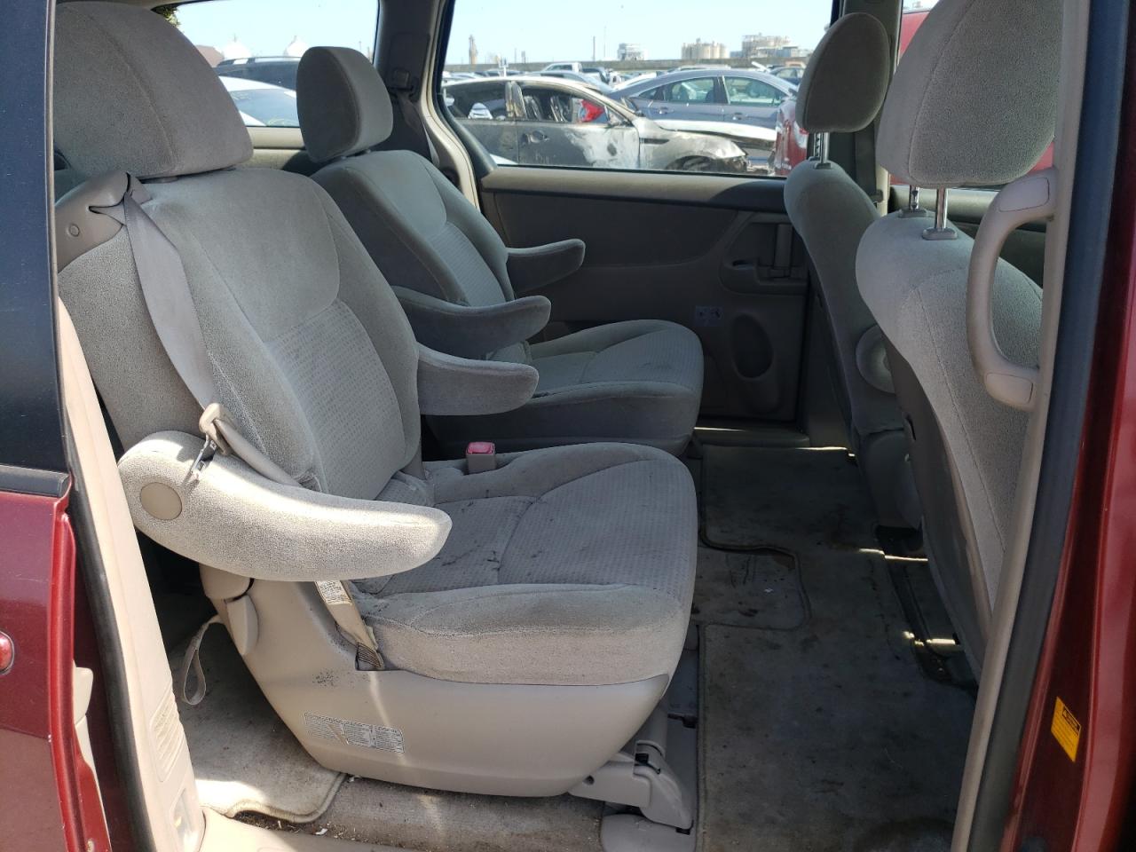 Photo 6 from auction – 2010 TOYOTA SIENNA CE with VIN 5TDKK4CC7AS307227