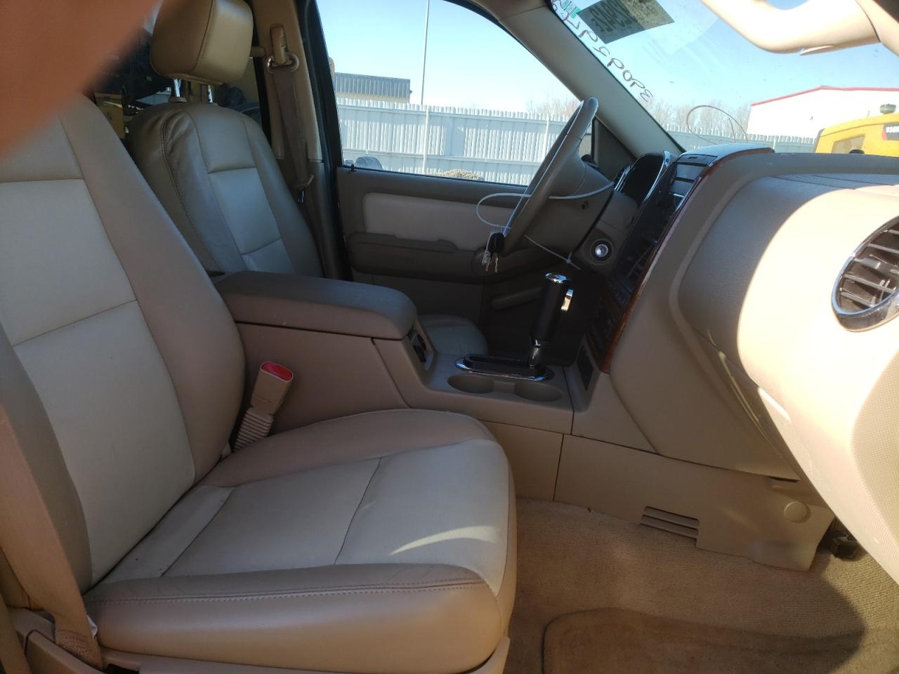 Photo 5 from auction – 2007 FORD EXPLORER E with VIN 1FMEU74E07UB55753