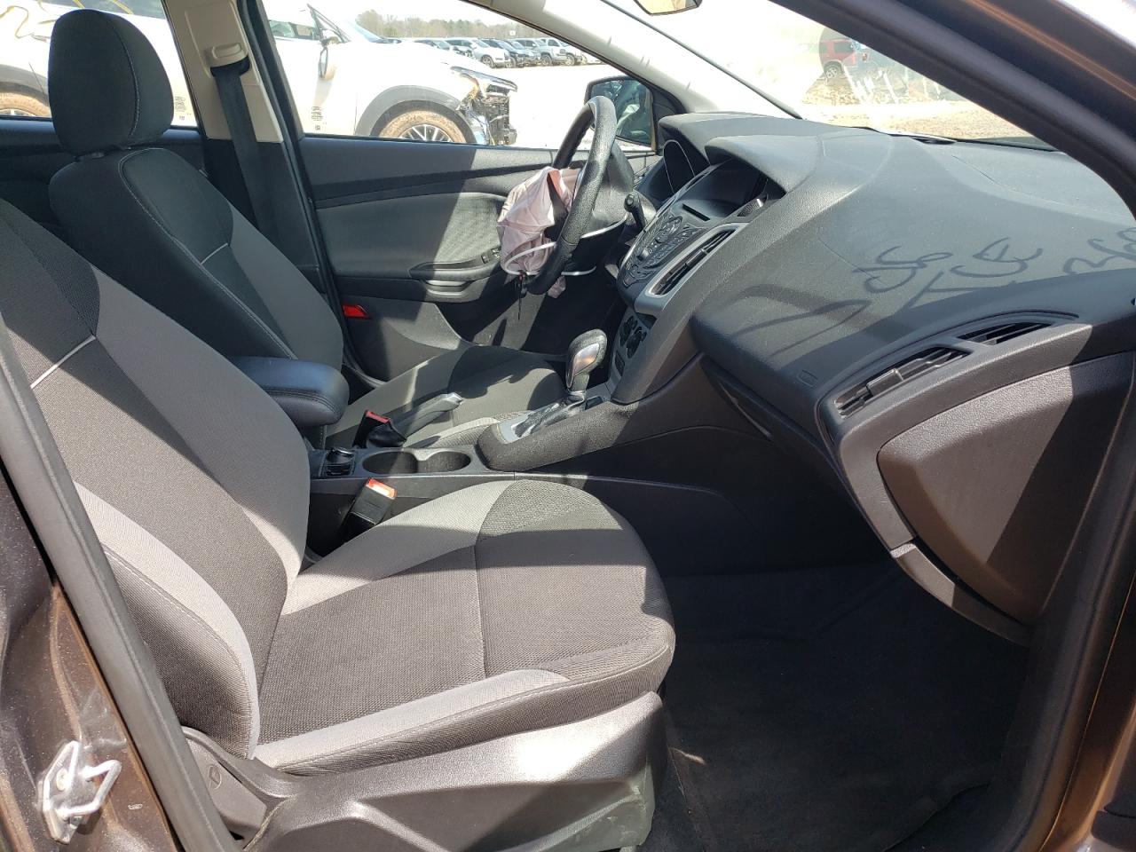 Photo 5 from auction – 2014 FORD FOCUS SE with VIN 1FADP3K28EL268545