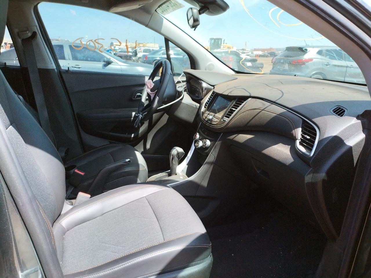 Photo 5 from auction – 2019 CHEVROLET TRAX 1LT with VIN 3GNCJLSB7KL154387