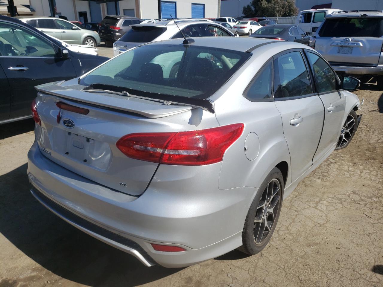 Photo 4 from auction – 2015 FORD FOCUS SE with VIN 1FADP3F2XFL334671