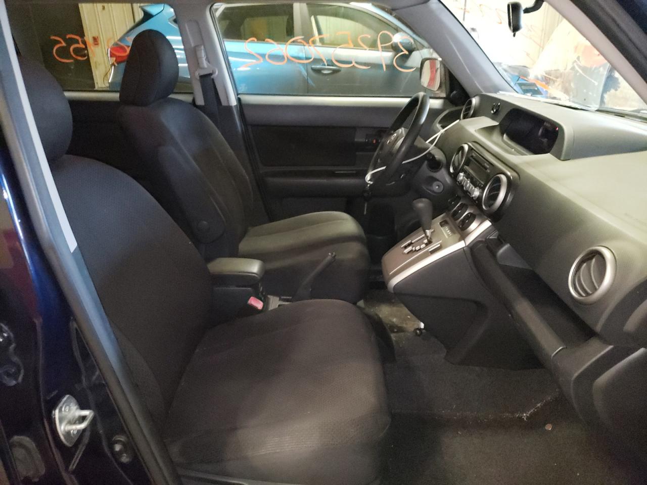 Photo 5 from auction – 2008 TOYOTA SCION XB with VIN JTLKE50E481006736