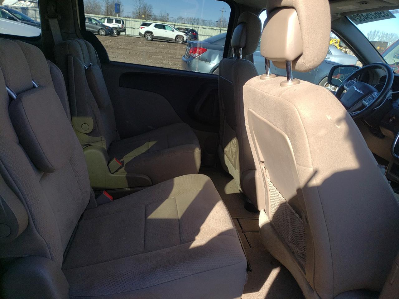Photo 6 from auction – 2011 CHRYSLER TOWN & COU with VIN 2A4RR5DG5BR676660