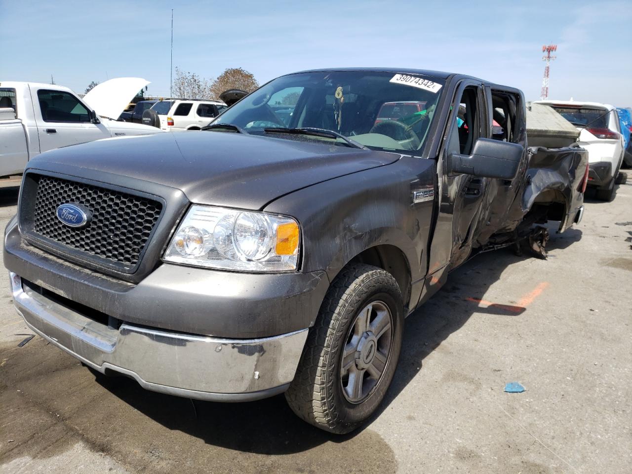 Photo 2 from auction – 2004 FORD F150 SUPER with VIN 1FTRW12W34KC86319