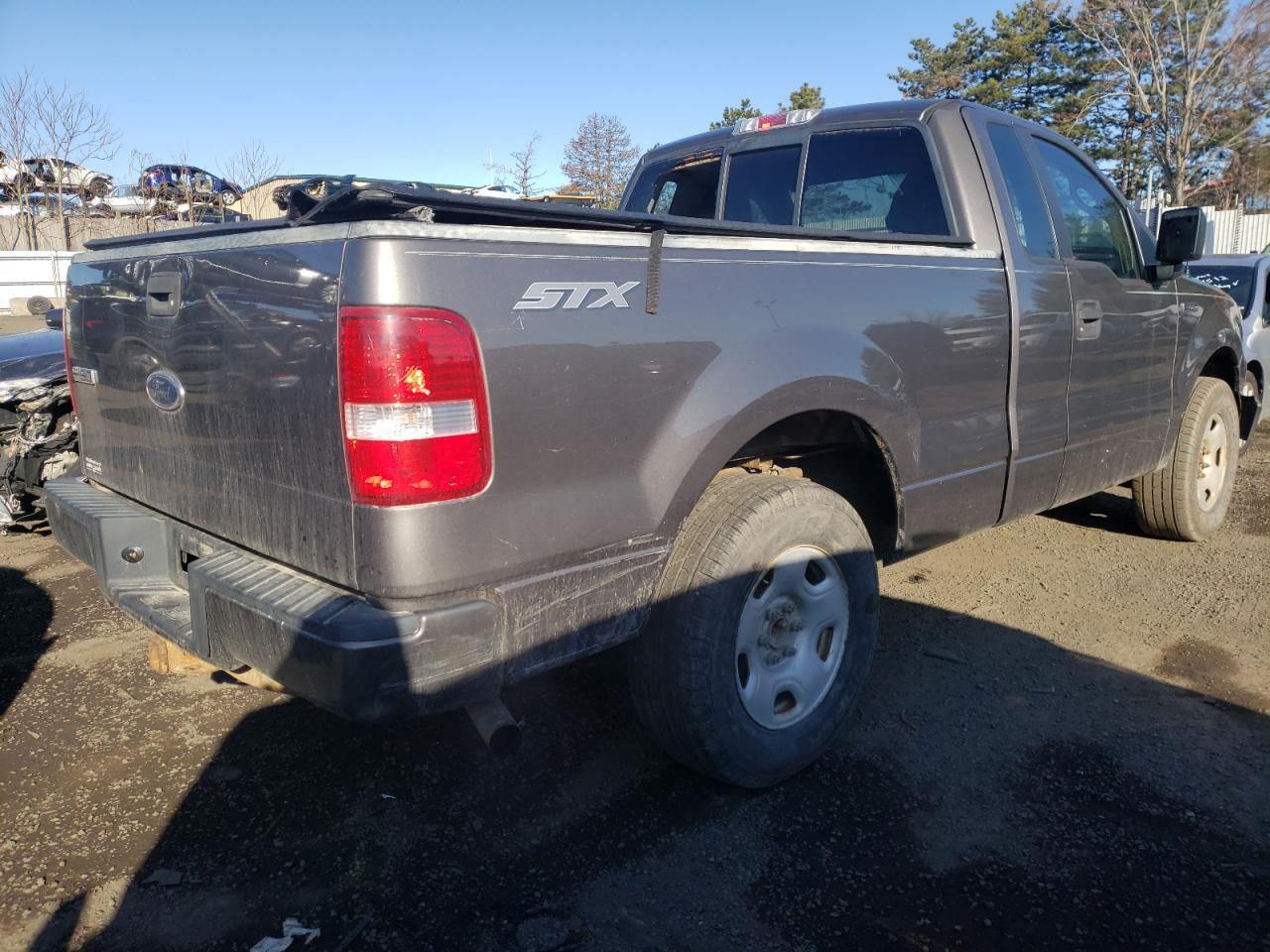 Photo 4 from auction – 2005 FORD F150 with VIN 1FTRF12275KB97755
