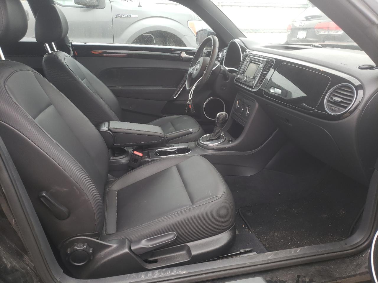 Photo 5 from auction – 2013 VOLKSWAGEN BEETLE with VIN 3VWJP7AT9DM692292