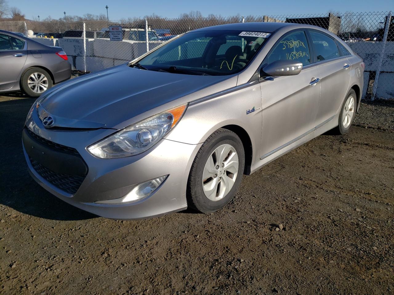 Photo 2 from auction – 2013 HYUNDAI SONATA HYB with VIN KMHEC4A43DA073865