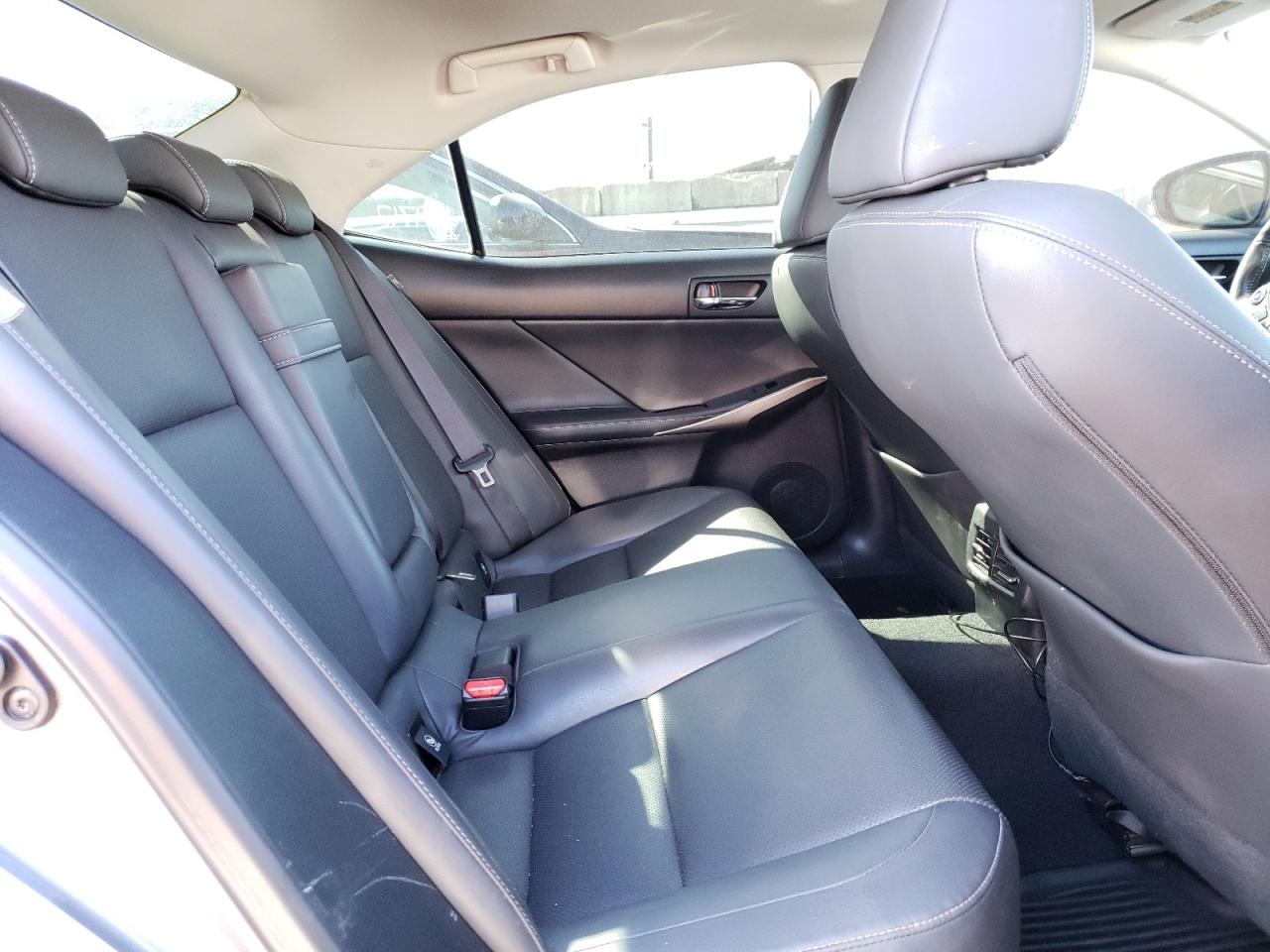 Photo 6 from auction – 2016 LEXUS IS 300 with VIN JTHCM1D21G5004251