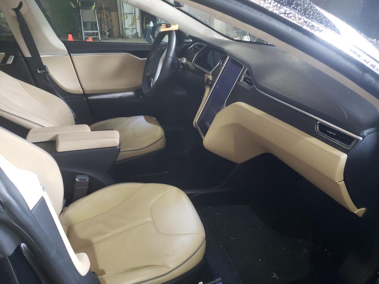 Photo 5 from auction – 2013 TESLA MODEL S with VIN 5YJSA1DP5DFP06861